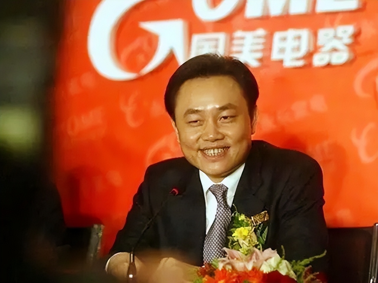 中专学历去给首富当司机，因长相被首富妹妹看上，逆袭后身家65亿
