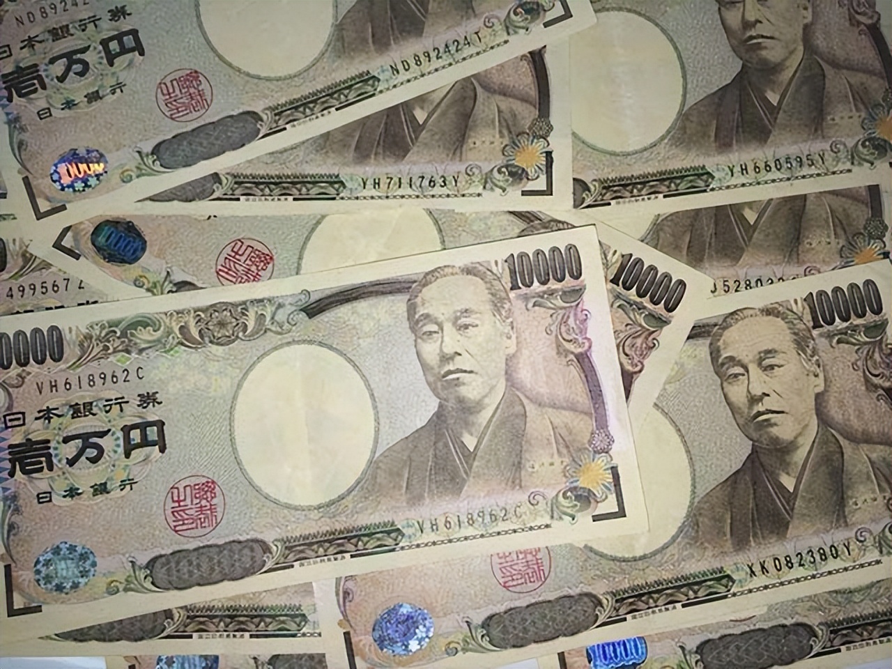 美国启动“汇率战”，人民币被迫升值，我国会步日本后尘吗？
