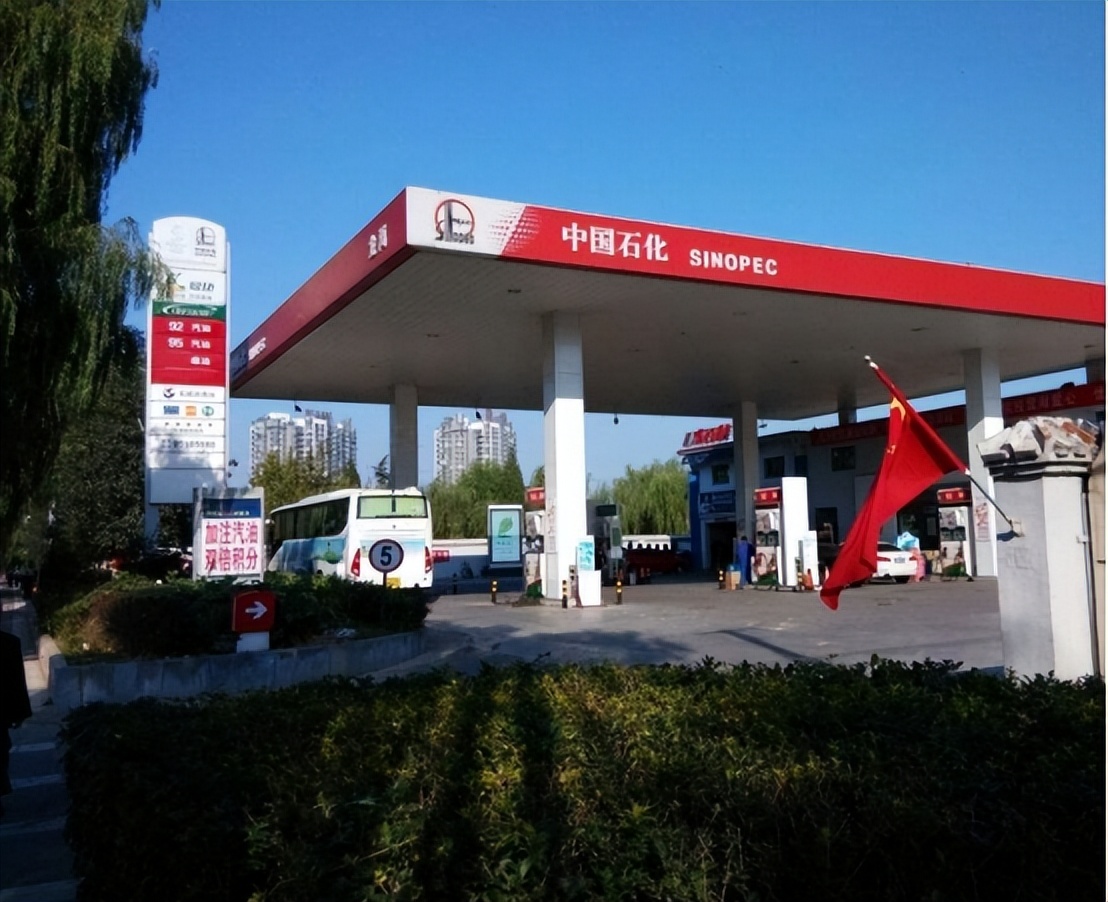 油价调整消息：今天4月20日，调整后加油站92、95号汽油零售价格