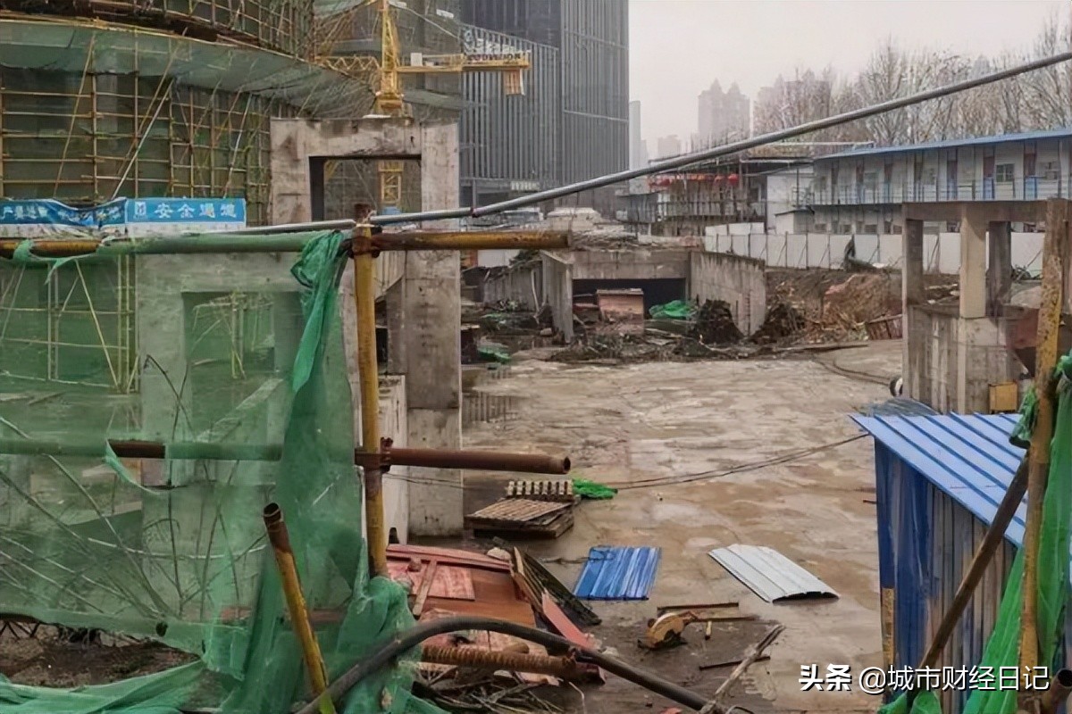 合肥一商务中心在烂尾两年之后迎来复工，业主表示：高兴坏了