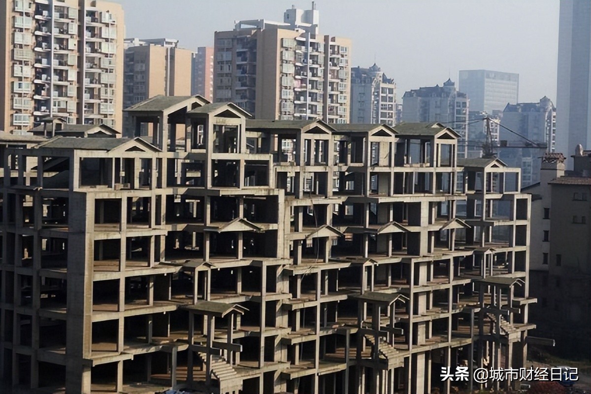 合肥一商务中心在烂尾两年之后迎来复工，业主表示：高兴坏了