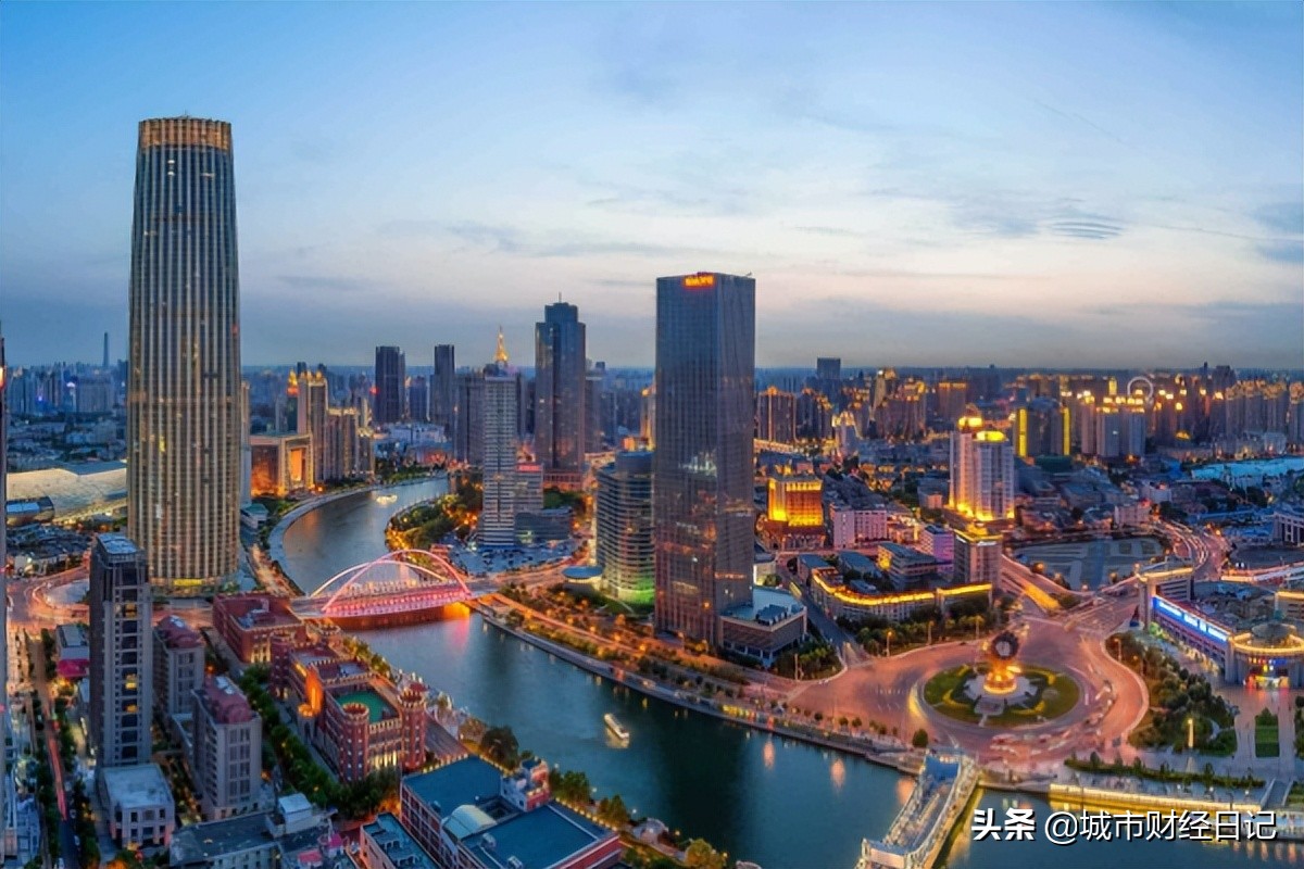 合肥一商务中心在烂尾两年之后迎来复工，业主表示：高兴坏了
