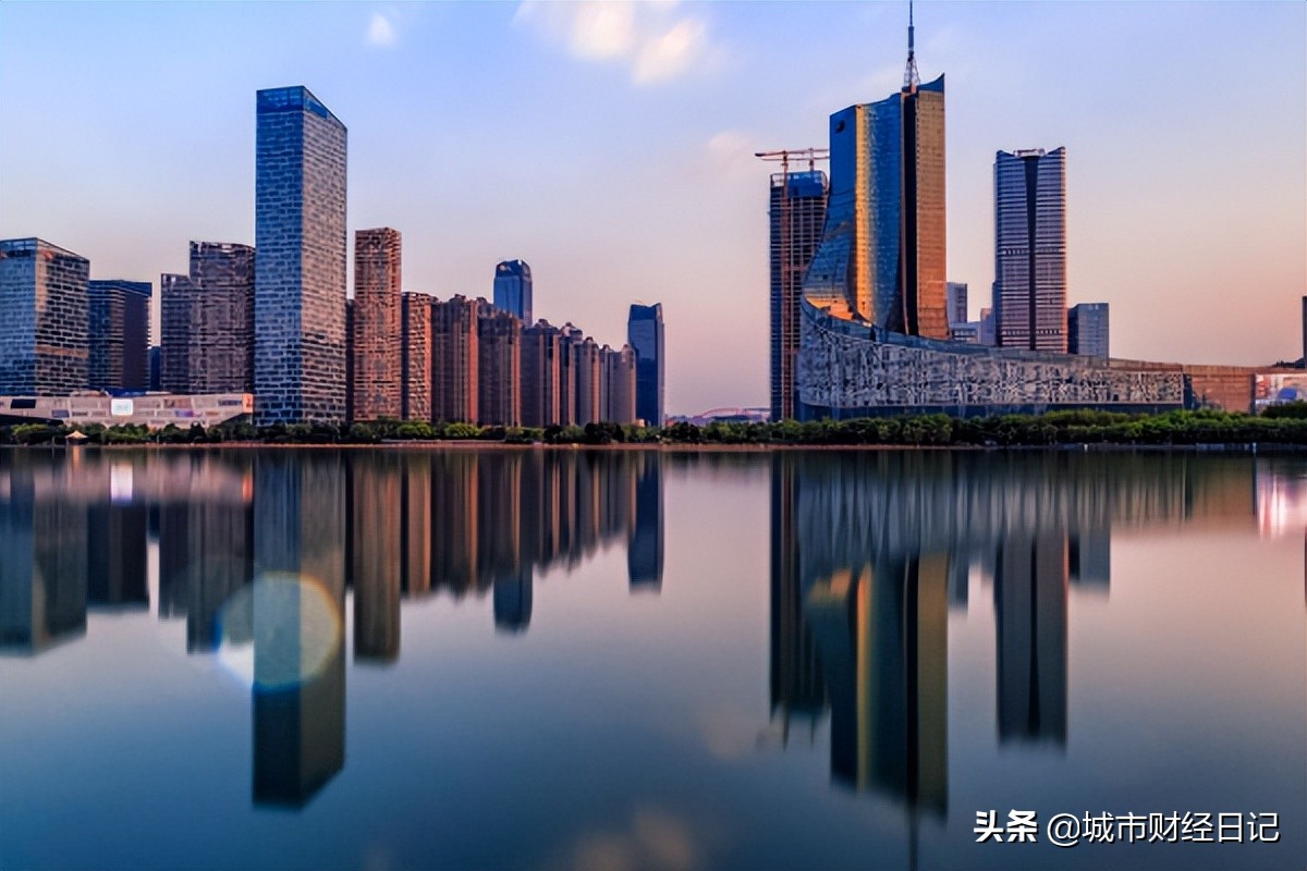 合肥一商务中心在烂尾两年之后迎来复工，业主表示：高兴坏了