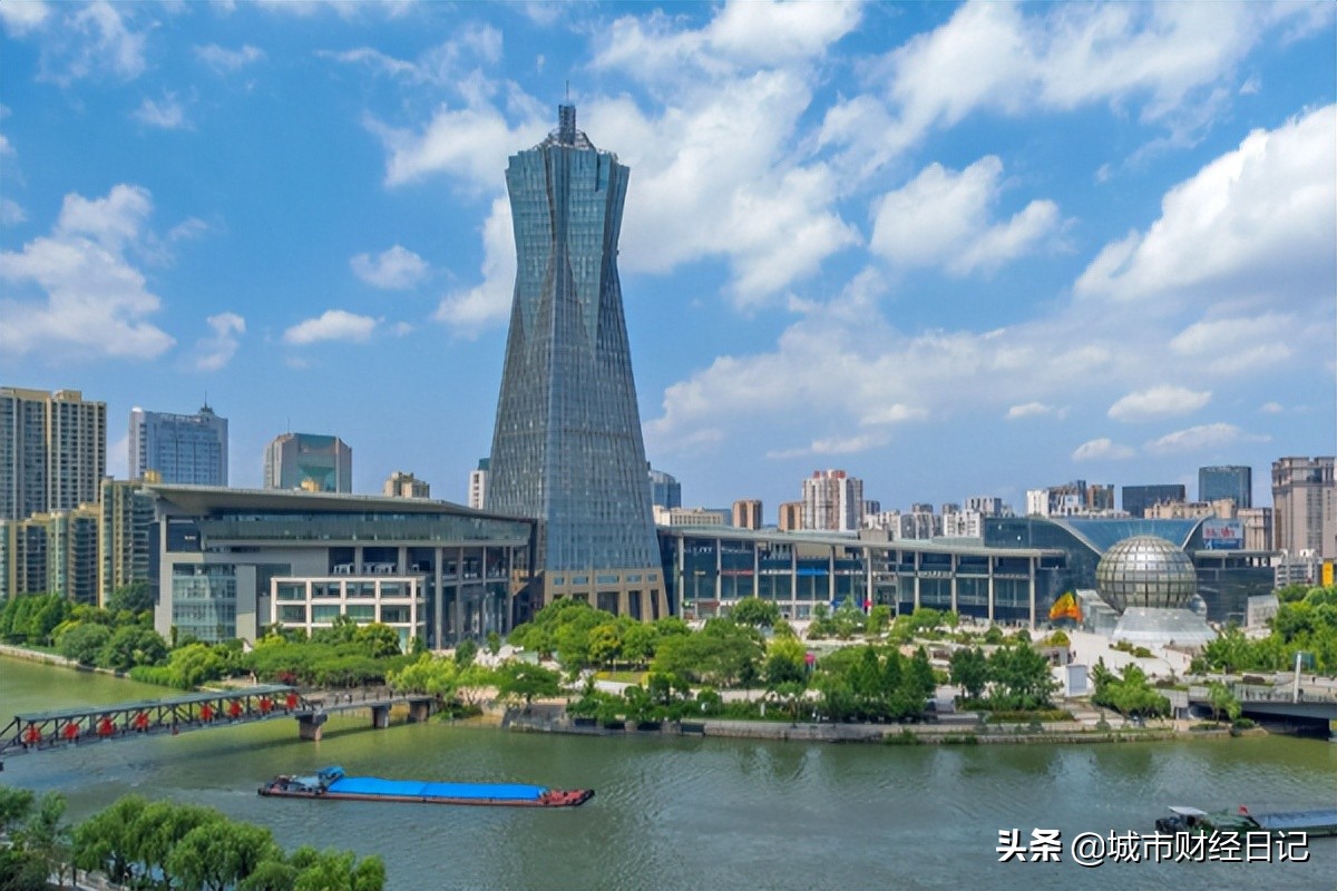 中国存款十强省份正式出炉，四川突破10万亿，河北稳坐第6