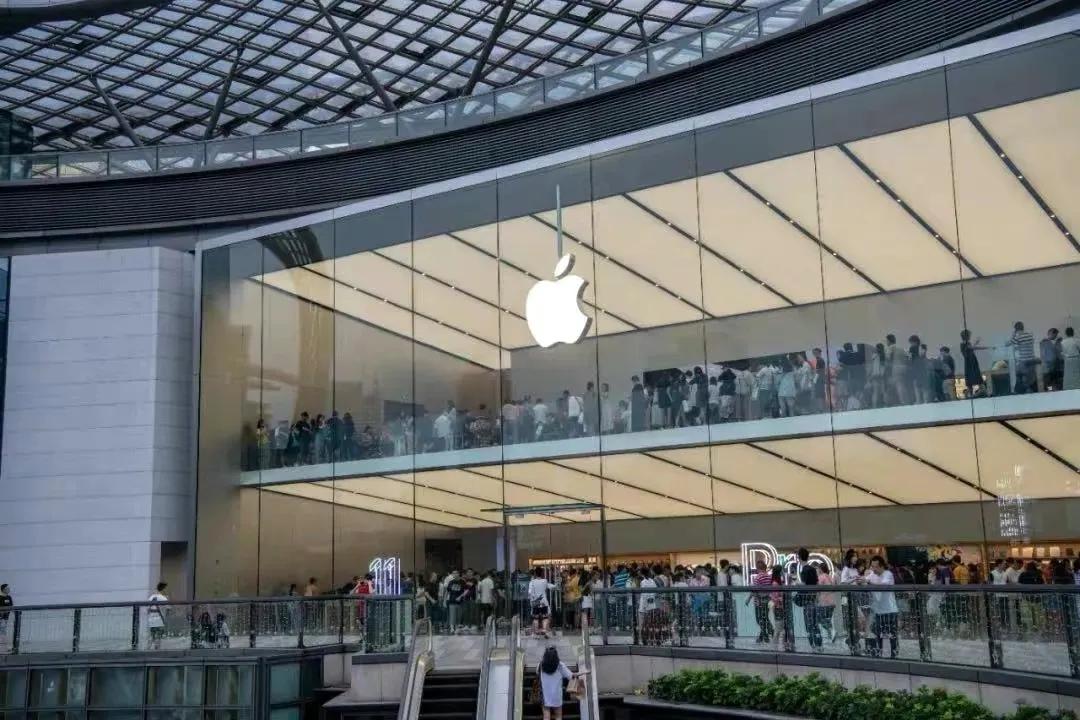 分析师：iPhone16或将采用屏下镜头和面部识别