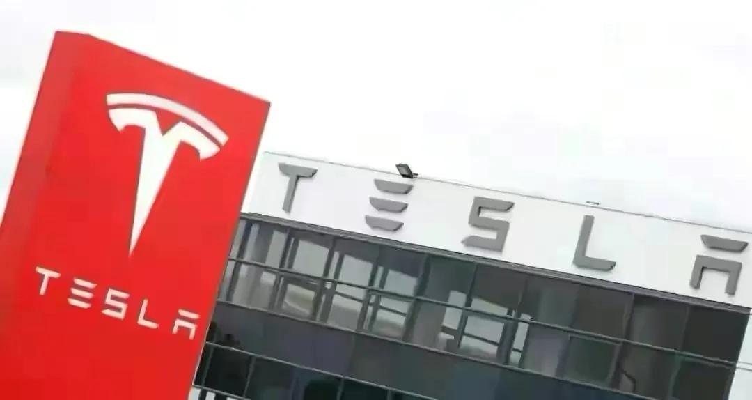 马斯克：特斯拉2024年将生产自动驾驶出租车，无方向盘和踏板