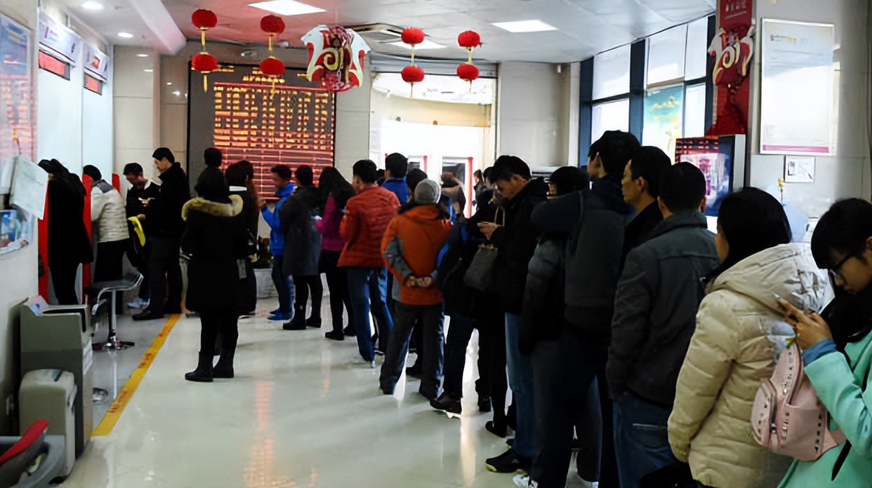 银行为什么宁愿让客户排队，也不多开几个窗口办业务？原因找到了