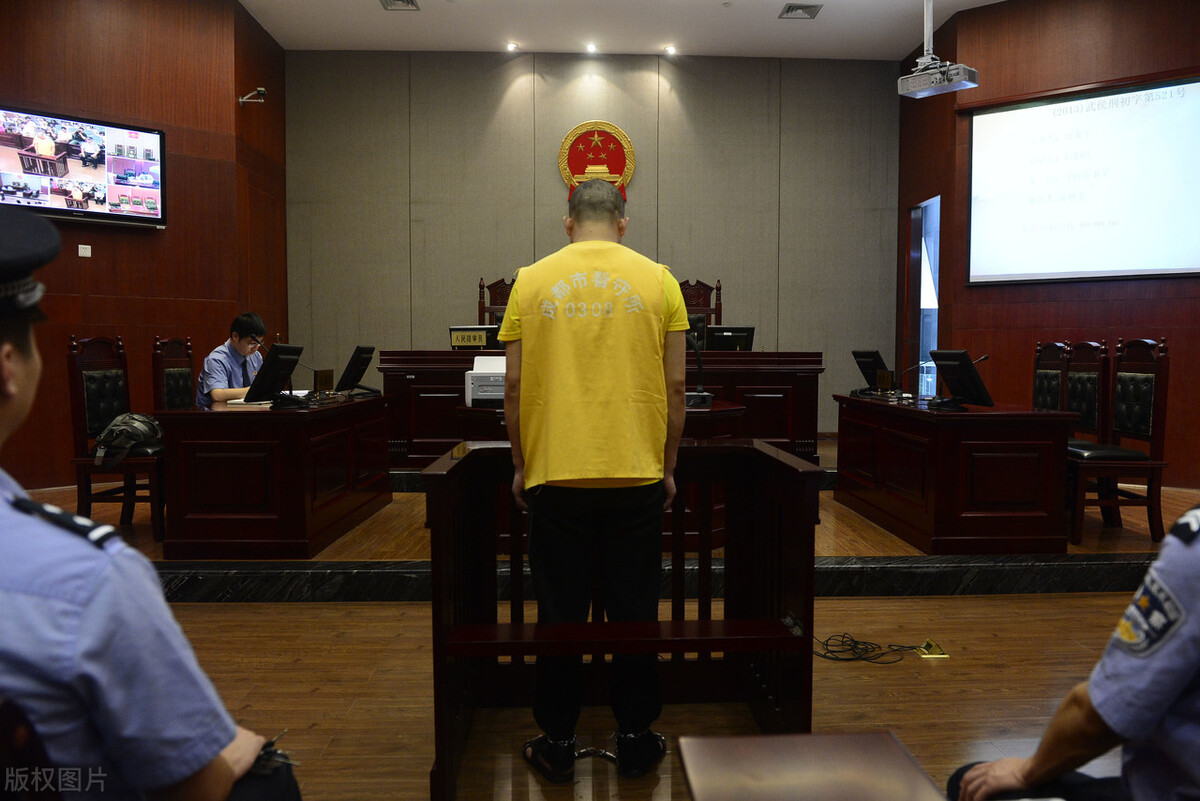 正在进行社区矫正的退休人员，还有养老金吗？