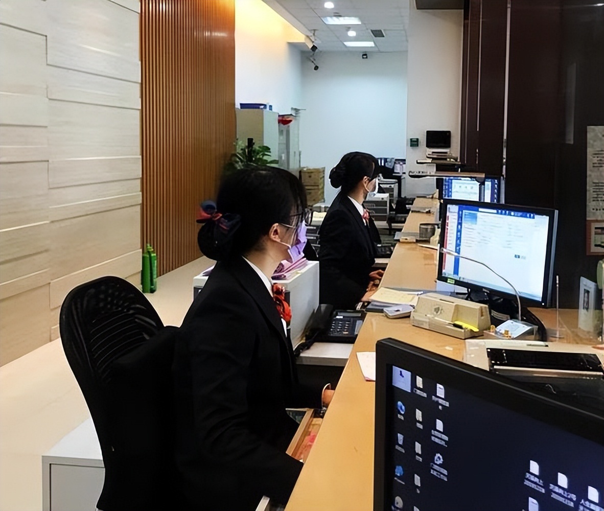 “金饭碗”变得不香了？越来越多银行员工离职，背后有3大原因