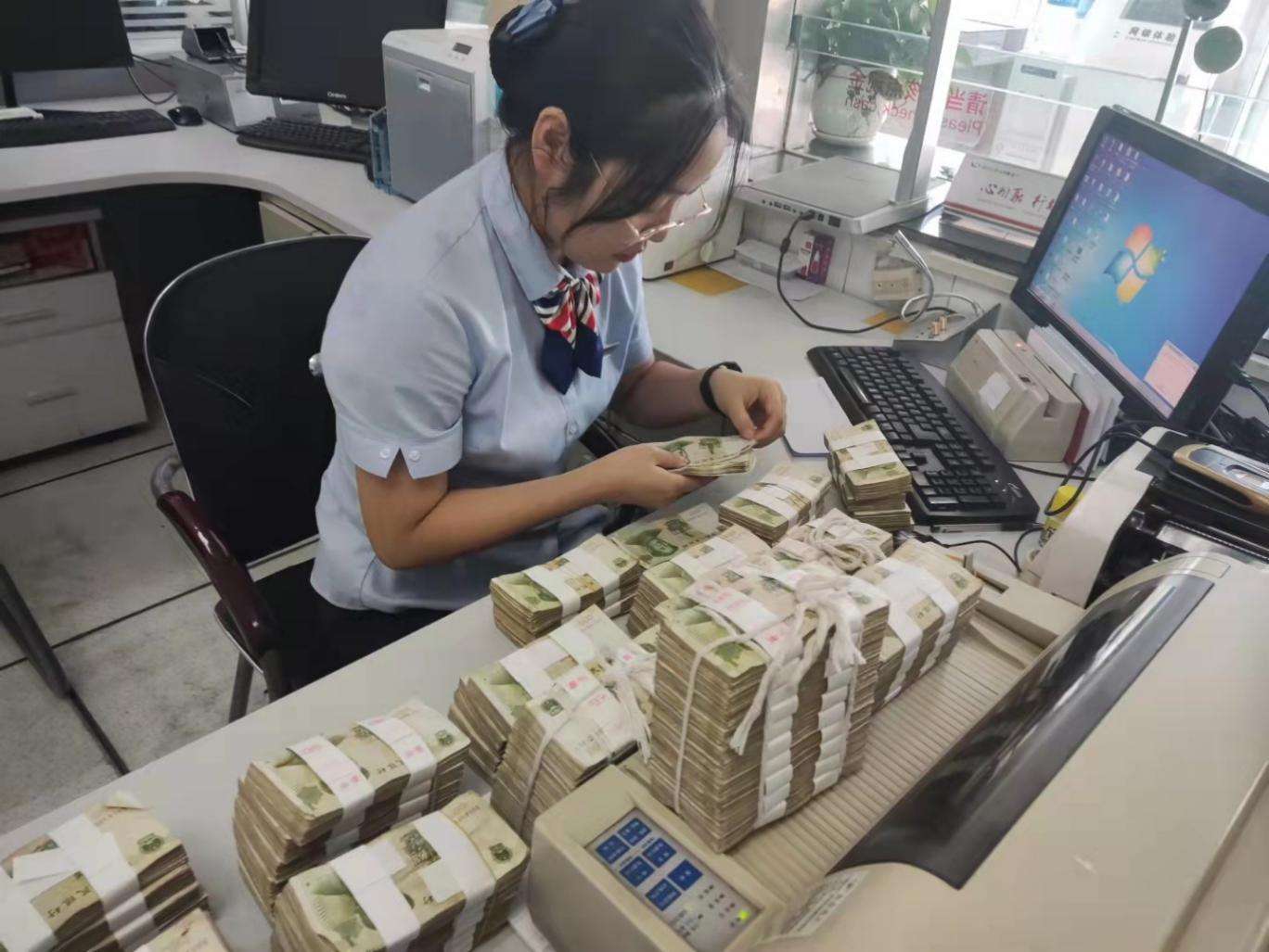 “金饭碗”变得不香了？越来越多银行员工离职，背后有3大原因