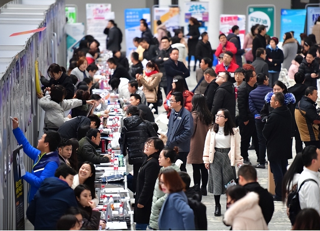 当代“打工人”现象：45岁工厂不招，50岁菜都卖不了？原因很现实