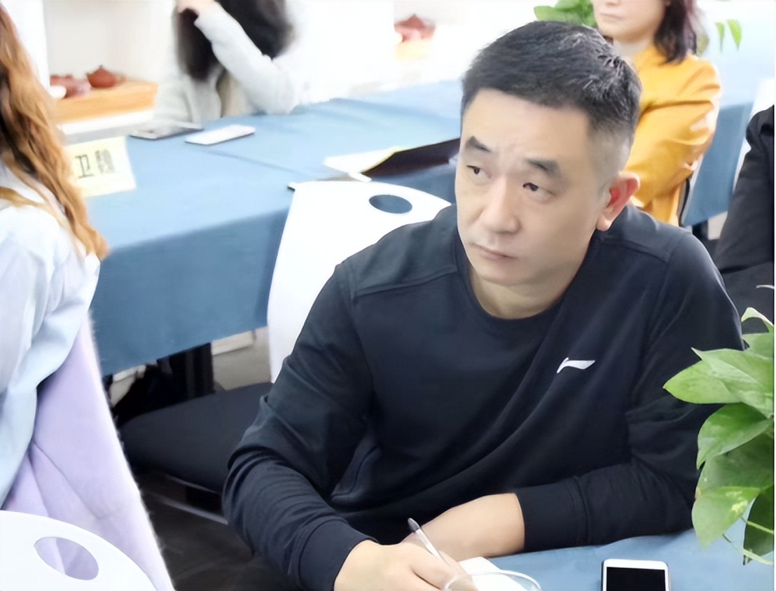 当代“打工人”现象：45岁工厂不招，50岁菜都卖不了？原因很现实