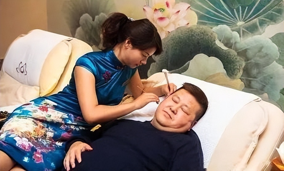 采耳还是采花？披着养生外衣打“擦边”，相关部门：不允许躺采
