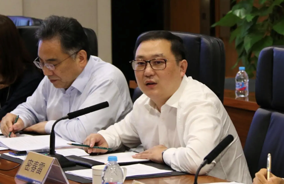 娶央视一姐董卿，曾斥资60亿买上海地皮的商界大佬神秘消失了
