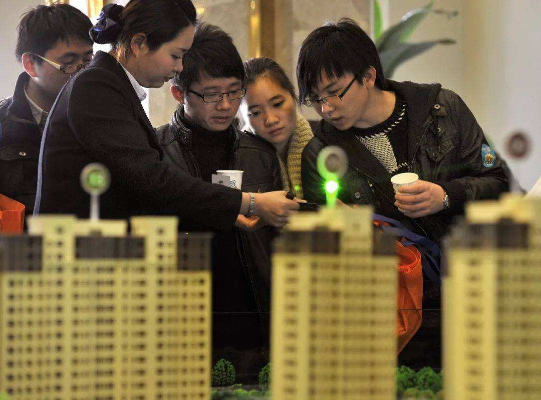 又一社会怪象：月薪4千元，却能住上百万的房，开10几万的车？