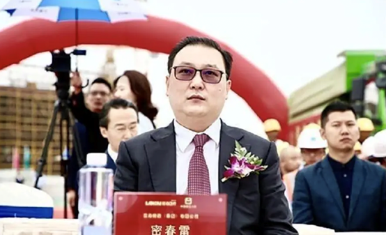 娶央视一姐董卿，曾斥资60亿买上海地皮的商界大佬神秘消失了