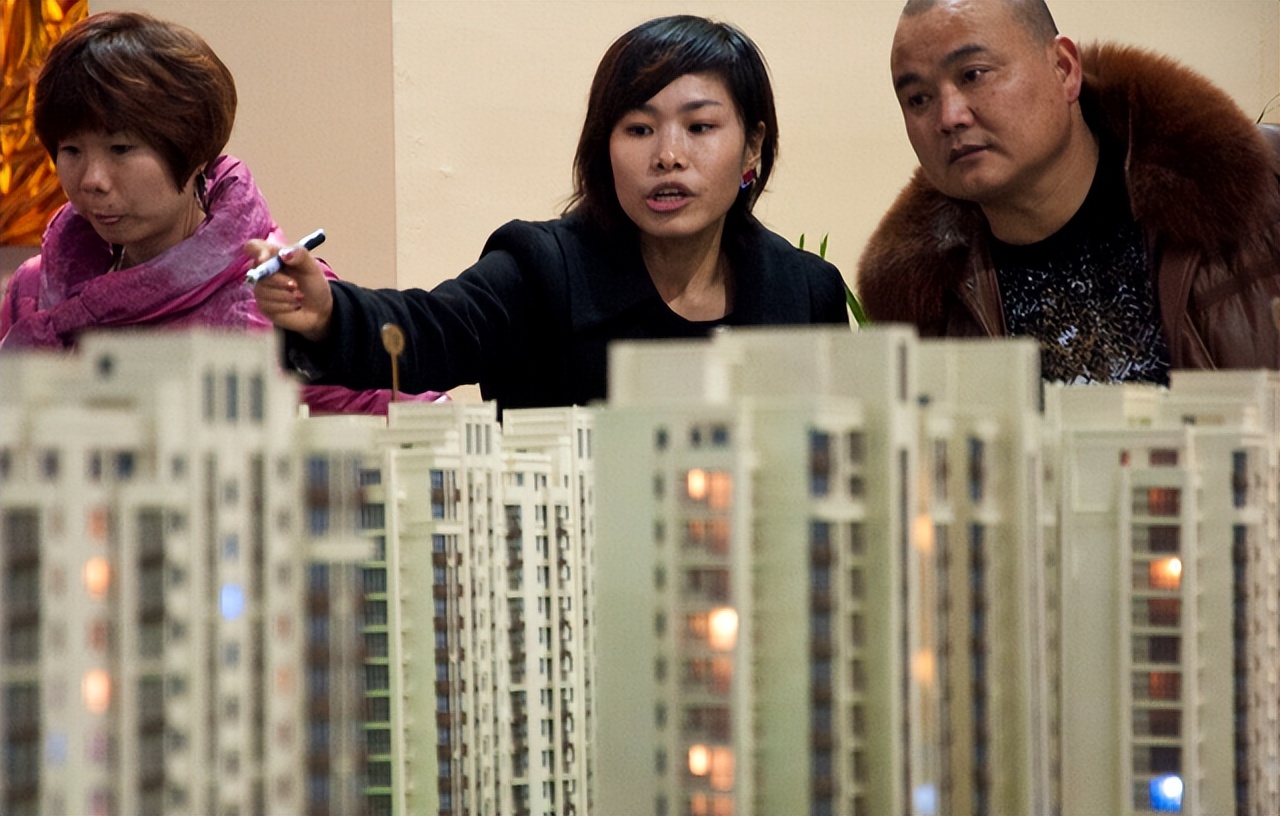 又一社会怪象：月薪4千元，却能住上百万的房，开10几万的车？