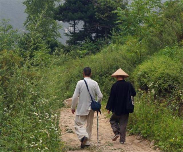 富豪身家上亿却还俗出家，父母不愿相认，妻子：愿再无来世