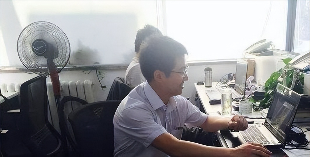 985大学生吃住网吧4年，高材生容易沉迷游戏只因读书多？
