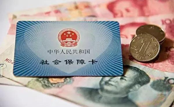 如果养老金一次性补缴15万，之后每月能领多少钱？过来人：2500元