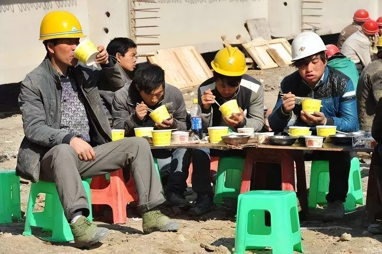 这三个行业普遍月收入过万，但比较辛苦，没工作的人可以尝试