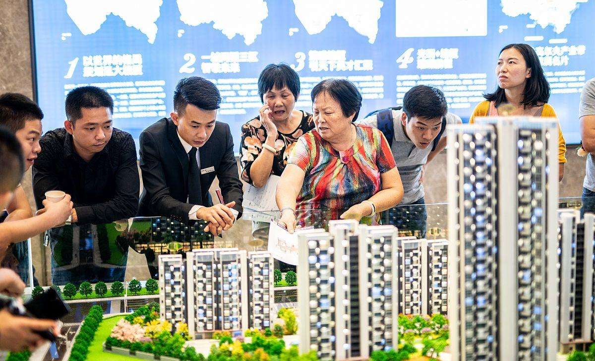 2021年已有近400家房企破产，开发商为什么不自救？原因有3点