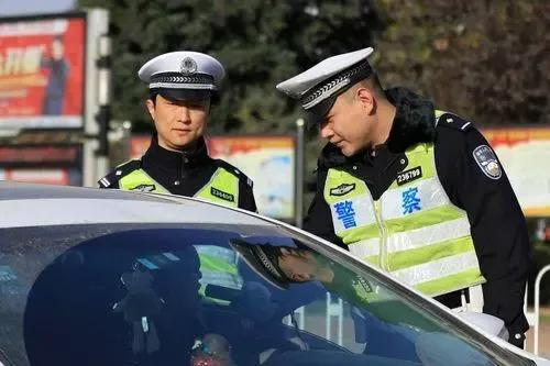 车道长成“锯齿形状”，弄不清楚该怎么走，罚款扣分少不了