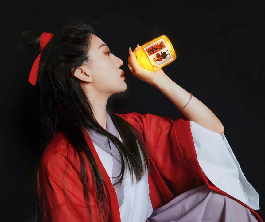 5年近乎腰斩，白酒失宠后小酒成关键？这款“纯爷们”酒2年5亿