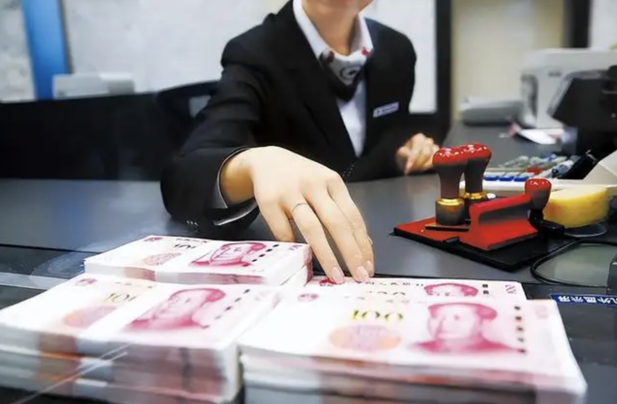 又一社会怪象：月薪4千元，却能住上百万的房，开10几万的车？