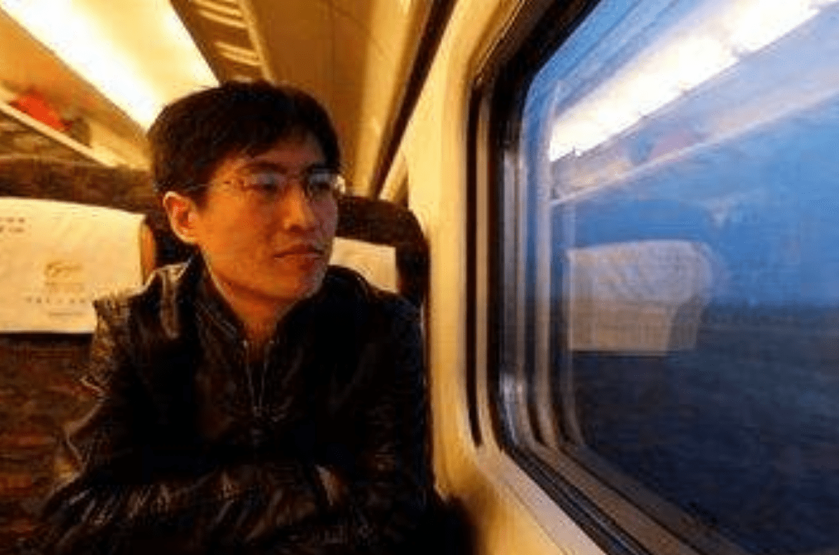 985大学生吃住网吧4年，高材生容易沉迷游戏只因读书多？