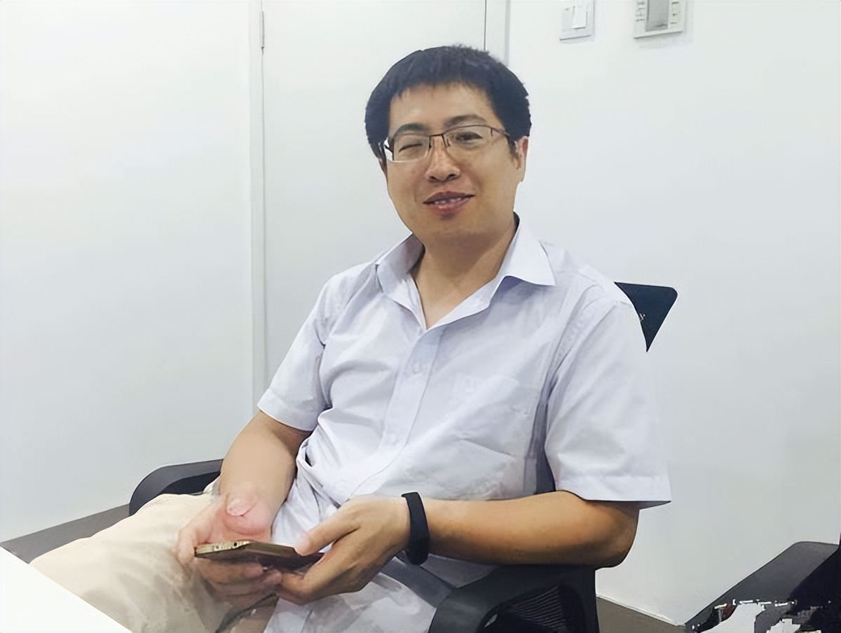 985大学生吃住网吧4年，高材生容易沉迷游戏只因读书多？
